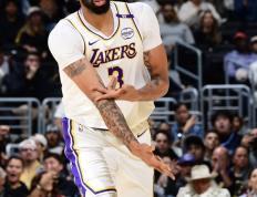 九游- 浓眉哥重返赛场，最后时刻胜出首场状态出色，TL观众沸腾！引发球迷热议