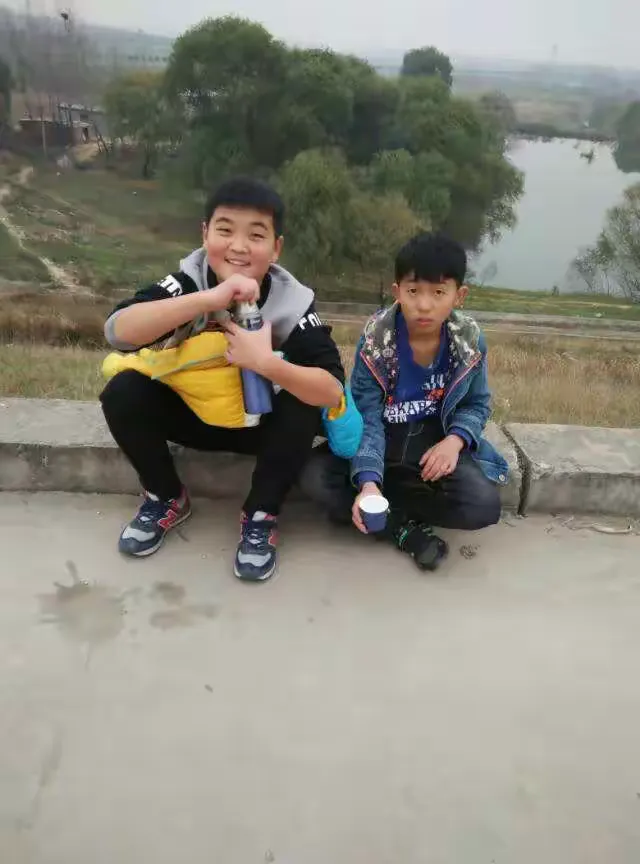 九游娱乐-摩托车赛总决赛掀起高潮，燕山旋风队读秒扳平辽东麒麟队，高压逼抢奏功——保级形势悄然变化的简单介绍