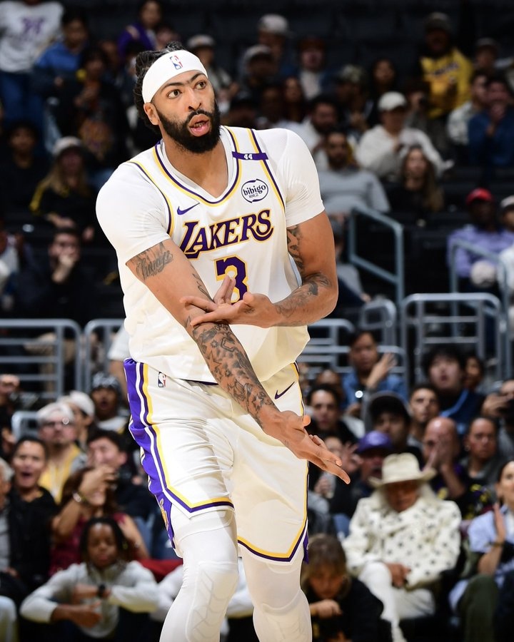 九游- 浓眉哥重返赛场,最后时刻胜出首场状态出色,TL观众沸腾!引发球迷热议