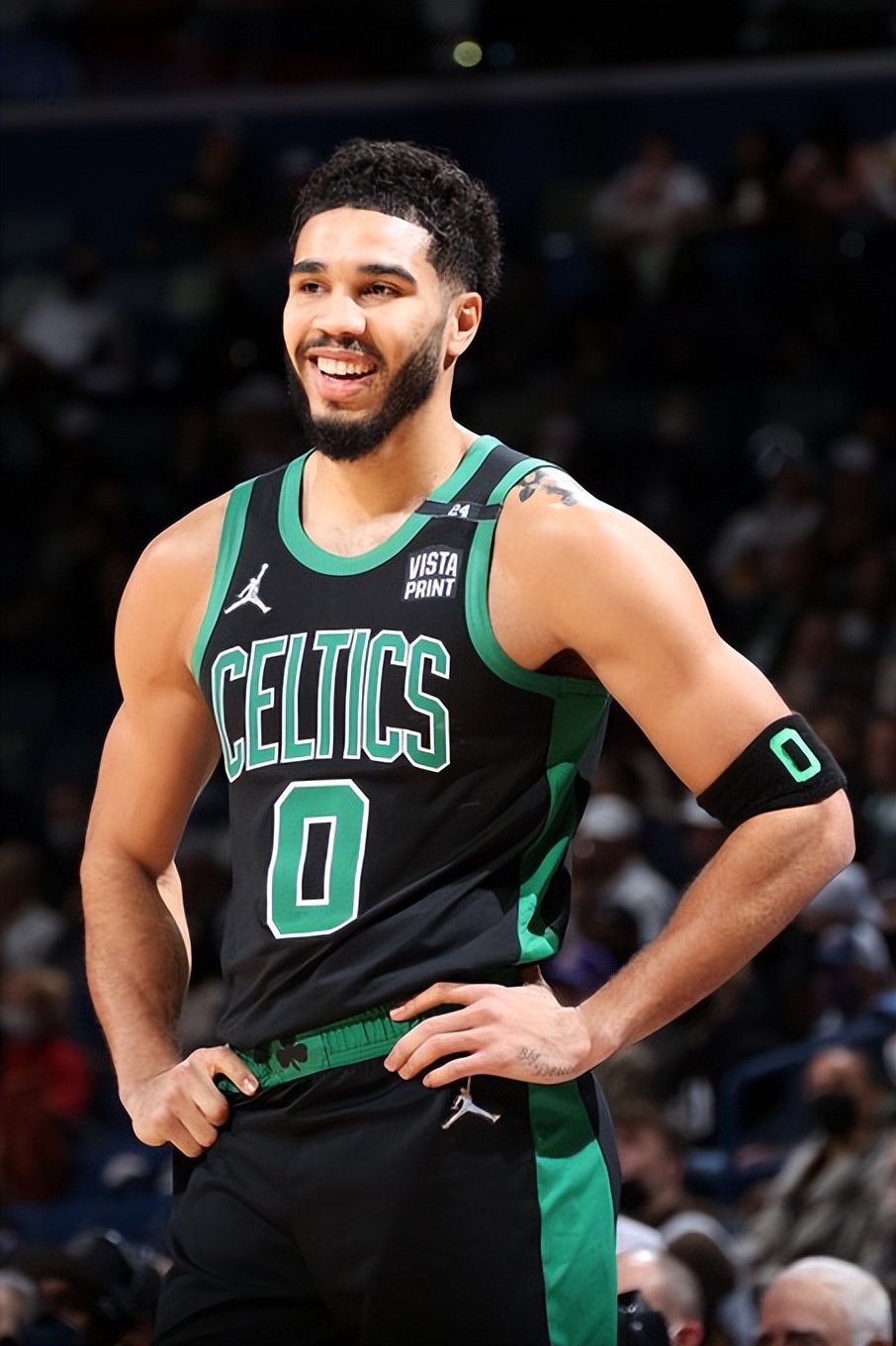 九游体育- 重返赛场引发热议!,塔图姆在法国队比赛中比赛局势复杂上演精彩一战