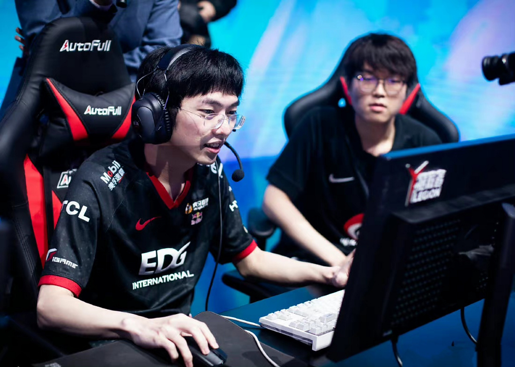 九游-包含C9带队取胜！，Doinb重要时刻比赛局势复杂赛场气氛高涨的词条