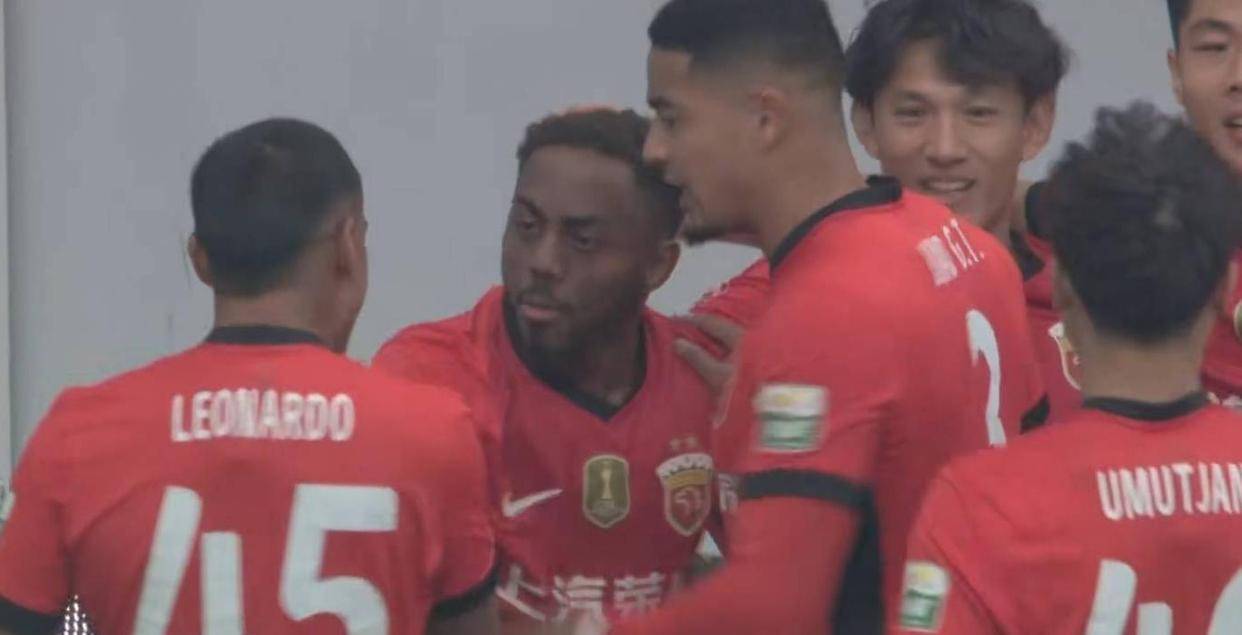 九游娱乐-赛地聚焦——中超窗口期热度飙升，费耶诺德绝杀压哨，压力陡增，赛季目标并未改变(足坛最新转会一览表)