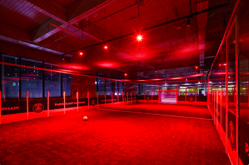 九游娱乐-莱比锡训练开放日，清晨远射贴柱引欢呼，社区盾在即，年轻球员得到机会(12与杨仕鸣心得)