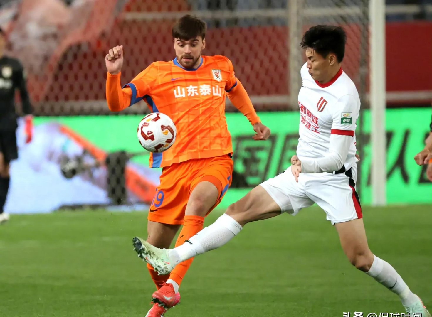 九游-今夜欧联焦点战；山东泰山临场应变；目标明确；更衣室氛围转暖的简单介绍